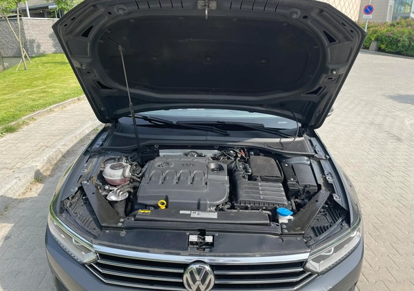 Volkswagen Passat cena 64944 przebieg: 275000, rok produkcji 2018 z Kraków małe 191